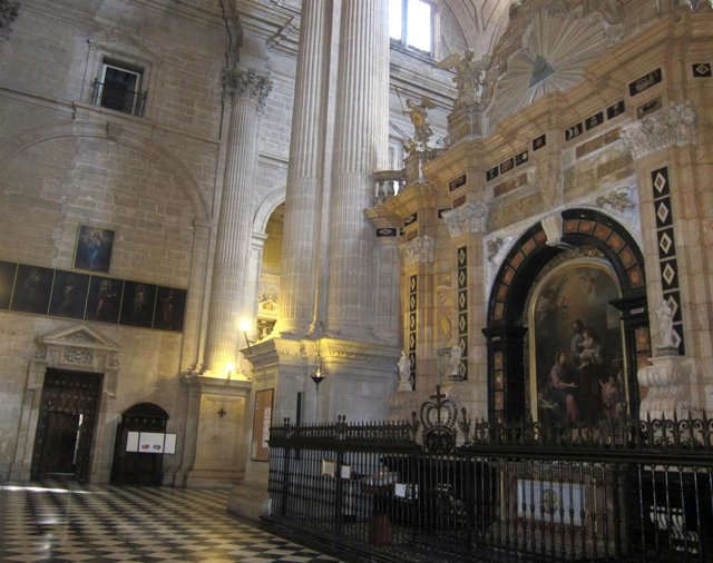 Archivo - Vista del interior de la Catedral de Jaén.