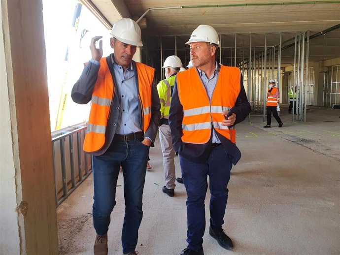 Visita a las obras del hangar con capacidad para dos A380 en el Aeropuerto de Teruel.