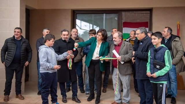 La presidenta del Gobierno de La RIoja, Concha Andreu, inaugura el nuevo Ayuntamiento de Tricio