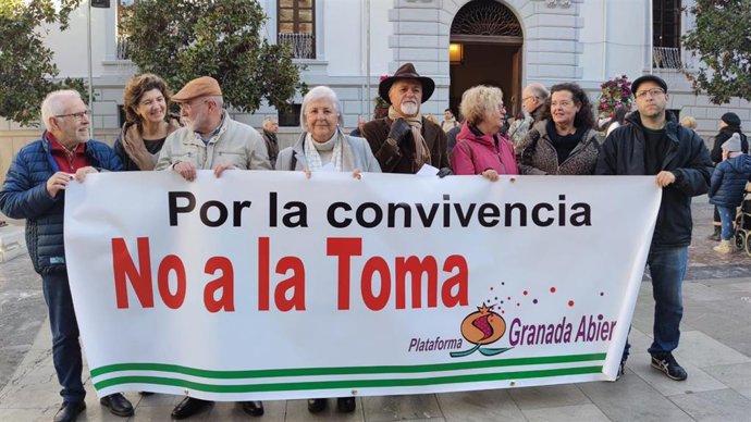 Miembros de Granada Abierta presentan 'Por la convivencia, no a la Toma'