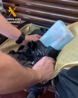 La Guardia Civil de Ceuta intercepta cuatro kilos de cocaína en un turismo procedente de Algeciras