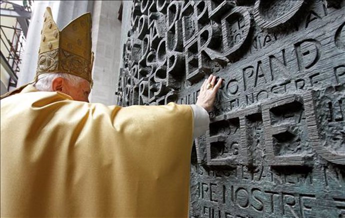 Archivo - Entrada de Benedicto XVI a la Sagrada Familia
