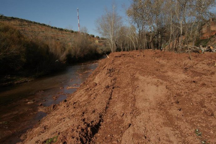 Estado en el que ha quedado la ribera del Guadalimar tras las obras de limpieza