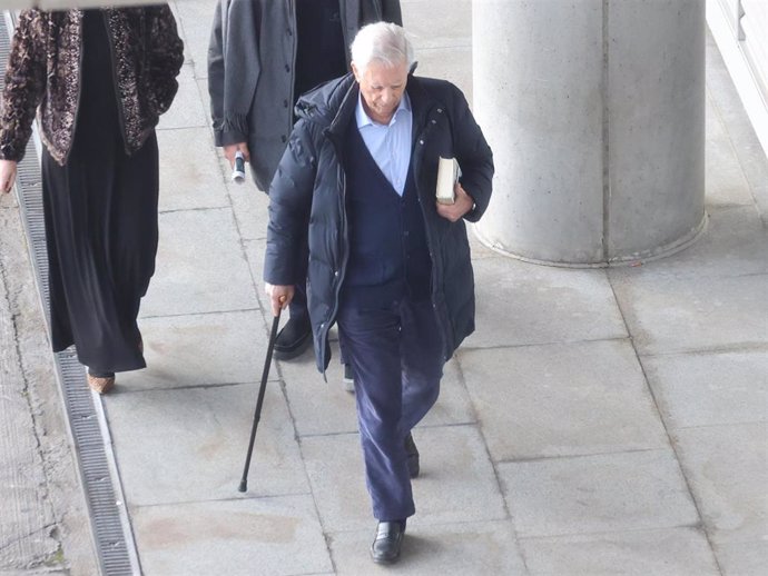 Mario Vargas Llosa en el aeropuerto