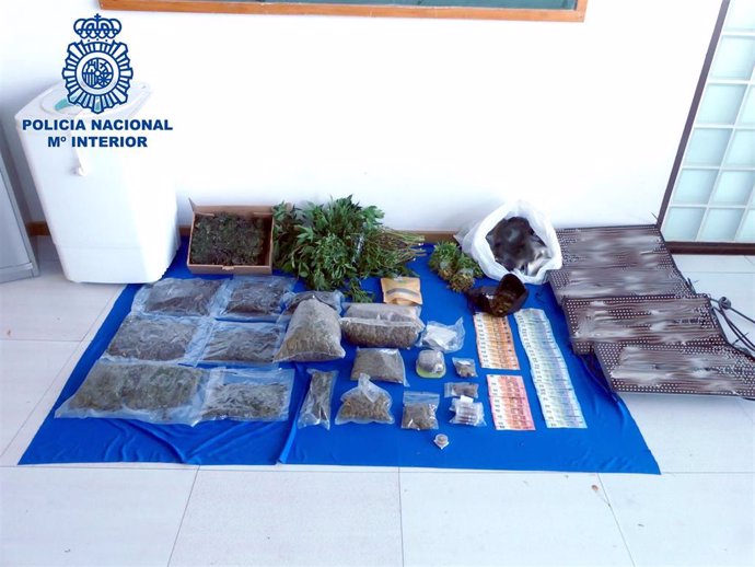 Material incautado en la operación policial llevada a cabo en Ibiza para desmantelar un invernadero de cultivo de interior de marihuana