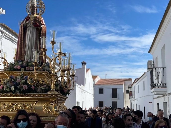 San Silvestre de Guzmán despide el año con sus Fiestas Patronales y su tradicional subasta.
