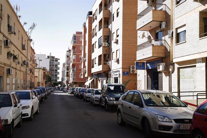 Archivo - Una calle de El Zapillo (Almería).