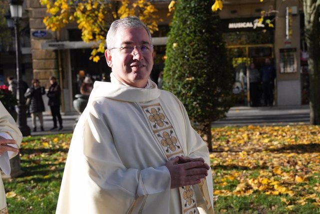 El nuevo Obispo de San Sebastián, Fernando Prado Ayuso, durante su ordenación en la catedral del Buen Pastor, a 17 de diciembre de 2022