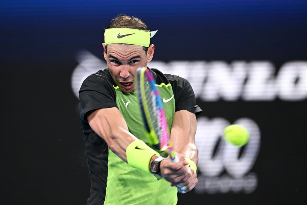 Rafael Nadal de España en acción en su partido contra Cameron Norrie de Gran Bretaña durante el partido de tenis de la United Cup 2023 entre España y Gran Bretaña en el Ken Rosewall Arena en Sydney.
