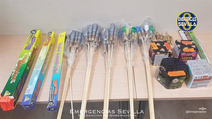 Material pirotécnico intervenido por la Policía Local.
