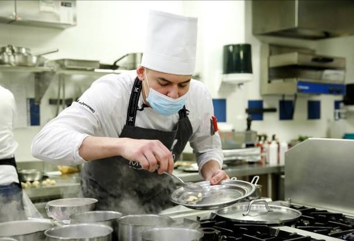 Archivo - DOS RIOJANOS SELECCIONADOS PARA CONVERTIRSE EN PROMESAS DE LA ALTA COCINA DE LE CORDON BLEU MADRID 2023