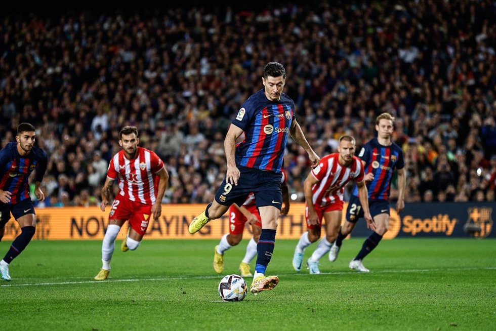 Archivo - Robert Lewandowski of FC Barcelona in action during the FC Barcelona v UD Almeria match of La Liga at Spotify Camp Nou Stadium in Barcelona, Spain, on November 05th, 2022.