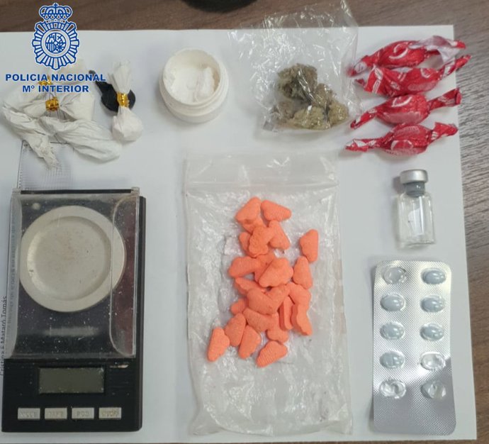 Material incautadas a los detenidos como presuntos autores de un delito contra la salud pública en Palma