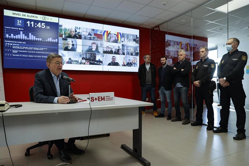 Ximo Puig visita el Centro de Coordinación de Emergencias,