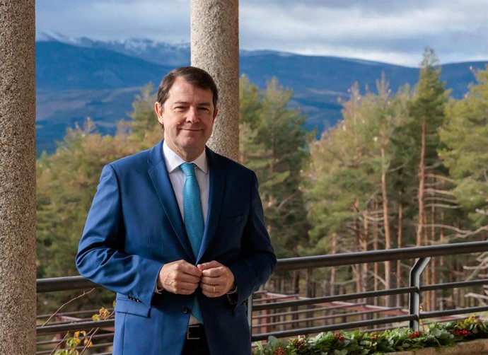 El presidente de la Junta en un momento del tradicional mensaje de Fin de Año lanzado desde el Parador de Gredos, en Ávila