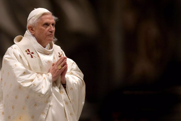 Vatican, Rome - February 02, 2006.Pope Benedict XVI during the Mass for the 'Candelora' , the feast of Candles , in St Peter Basilica.,Image: 661246659, License: Rights-managed, Restrictions: * France, Germany and Italy Rights Out *, Model Release: no, 