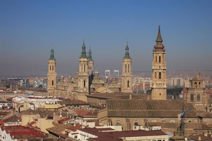 Archivo - Basílica del Pilar de Zaragoza y Torre de la Seo