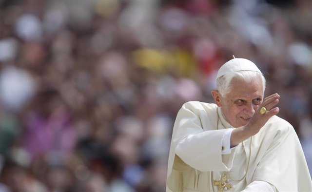 Benedicto XVI en una audiencia cuando era Papa.