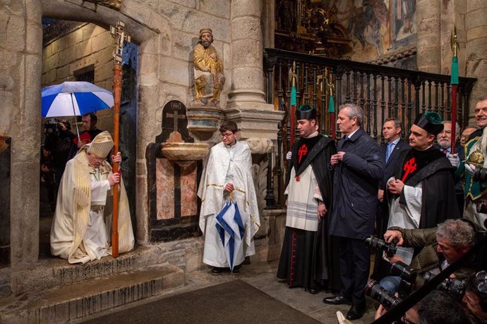 Santiago De Compostela16,10 H.-             O Presidente Da Xunta, Alfonso Rueda, Participará En Calidade De Delegado Rexio Nos Actos Con Motivo Do Peche Da Porta Santa. A Continuación, Asistirá Á Santa Misa Na Catedral De Santiago (Praza Do Obradoiro).F