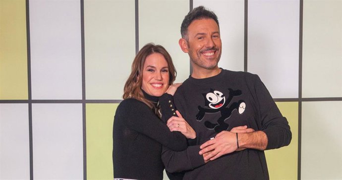 Los presentadores de las Campanadas de Aragón TV, Iñaki Urrutia y Blanca Liso.