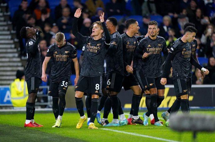 Arsenal's Eddie Nketiah (L) celebrates scoring his side's third goal with teammates during the English Premier League soccer match between Brighton and Hove Albion and Arsenal at the American Express Community Stadium