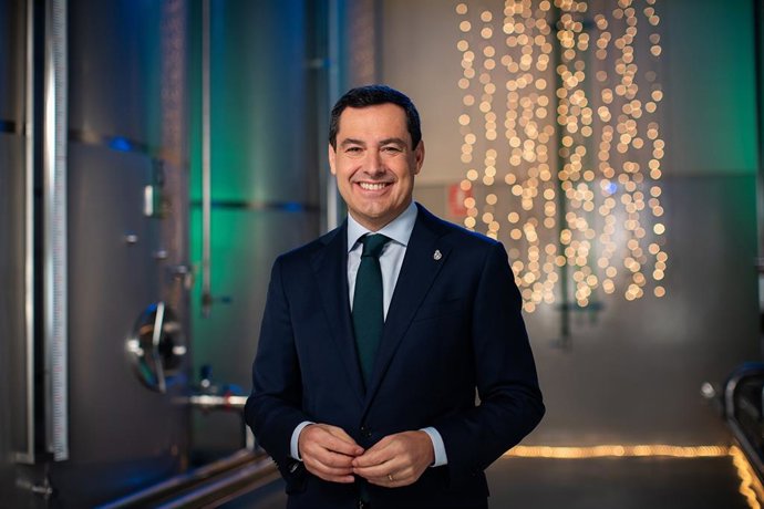 El presidente de la Junta de Andalucía, Juanma Moreno, pronuncia su discurso de fin del año 2022 desde la cooperativa olivarera Picualia en Bailén (Jaén)