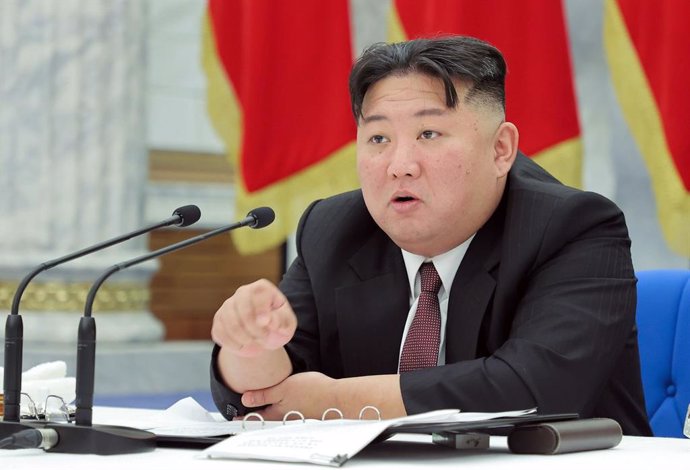 HANDOUT - 30 December 2022, North Korea, Pyongyang: A picture provided by the North Korean state news agency (KCNA) on 31 December 2022 shows North Korean leader Kim Jong-unspeaking during a meeting of the Workers' Party of Korea. Photo: -/KCNA/dpa