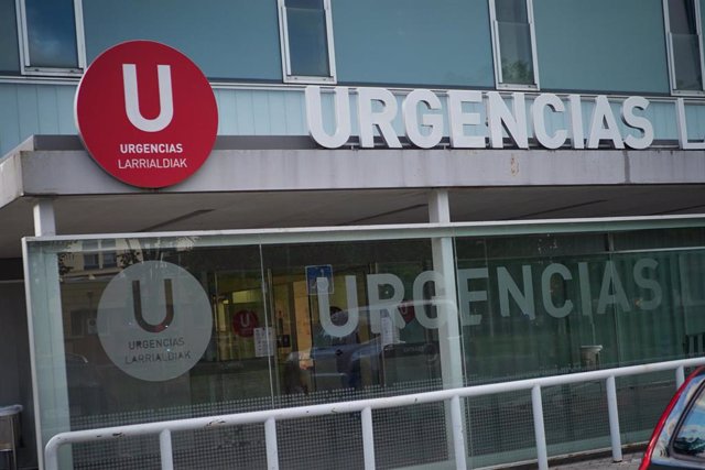 Detalle de la fachada del Servicio de Urgencias del Complejo Hospitalario de Navarra durante a Pandemia Covid-19  en Abril 28, 2020 en Pamplona, Navarra, España