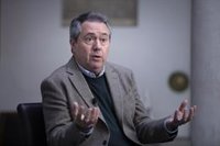 Espadas se desmarca de las "discrepancias" de Page o Lambán y sitúa al PSOE-A como "pilar sólido" en apoyo del Gobierno