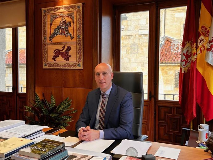 El alcalde de León, José Antonio Diez, duante la entrevista con Europa Press.