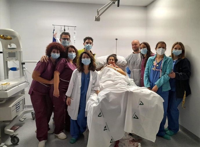 Aarón y Alejandro, primeros bebés andaluces nacen en Málaga y Almería a las 00.01 horas