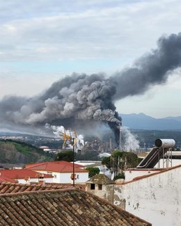 Incendio en un horno de una nave del Polígono Industrial de Guadarranque, en San Roque.