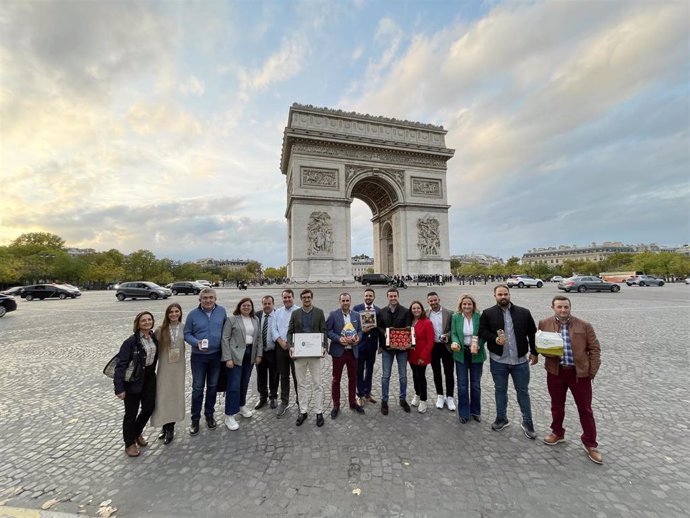 Archivo - Empresarios de Sabores Almería durante su estancia en París.