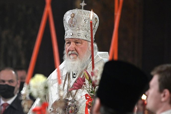 Archivo - HANDOUT - 02 May 2021, Russia, Moscow: Kirill, Patriarch of Moscow and all Rus' and Primate of the Russian Orthodox Church, leads a service at the Christ the Saviour Eastern Orthodox Cathedral on the occasion of the Orthodox Easter. Photo: -/K