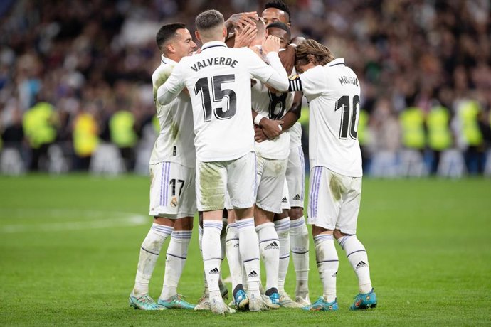 Archivo - Jugadores del Real Madrid celebran un gol ante el Cádiz en el Estadio Santiago Bernabéu, en la temporada 2022-2023.