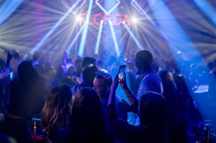 Ambiente durante la fiesta de Nochevieja en la Sala Florida Park  