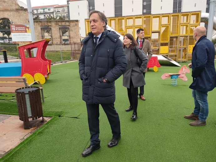 El alcalde de Salamanca anima a los vecinos y turistas a "disfrutar" de la ciudad durante las fechas navideñas