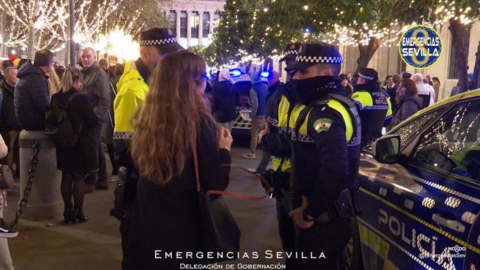 Policías locales en la Plaza Nueva durante la Nochevieja de 2022.