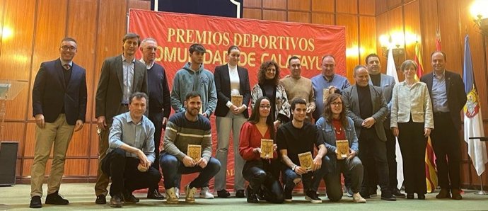 Foto de familia de los ganadores de los XXXIII Premios Comunidad de Calatayud de la Sociedad Cultural y Deportiva Comuneros.