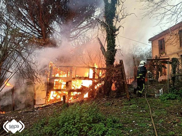 Imagen del incendio en Langreo.