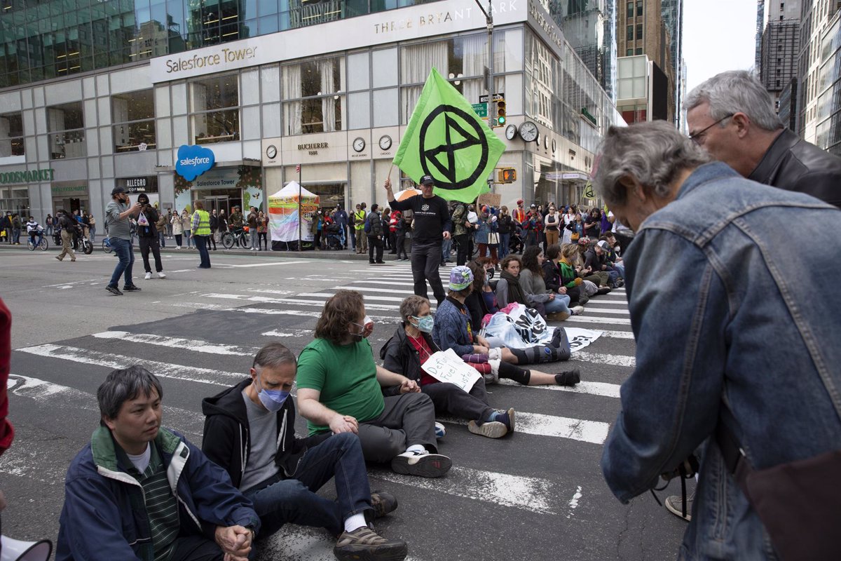 Extinction Rebellion suspends ‘public disturbance’ operation in UK