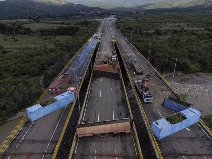 El puente internacional de Tienditas, ahora Atanasio Girardot, entre Venezuela y Colombia 