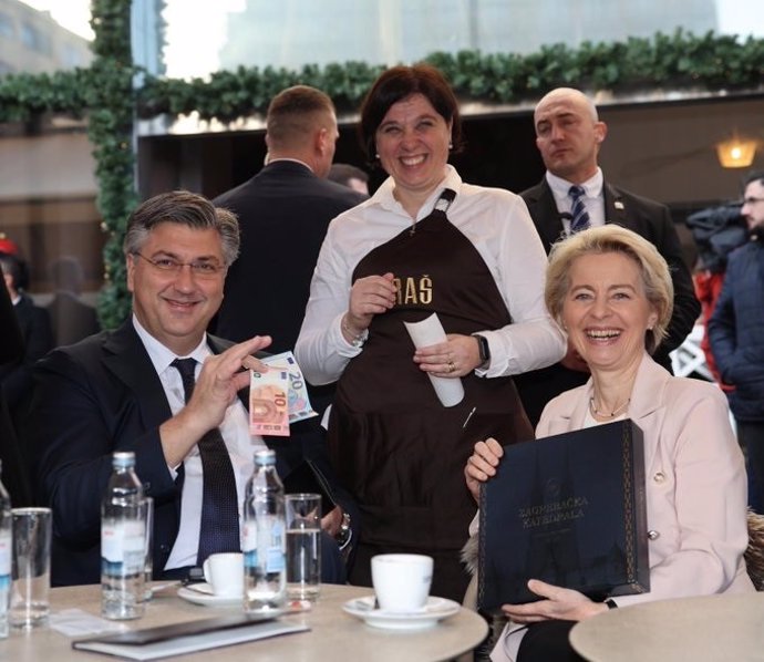 Ursula von der Leyen con el primer ministro de Croacia, Andrej Plenkovic