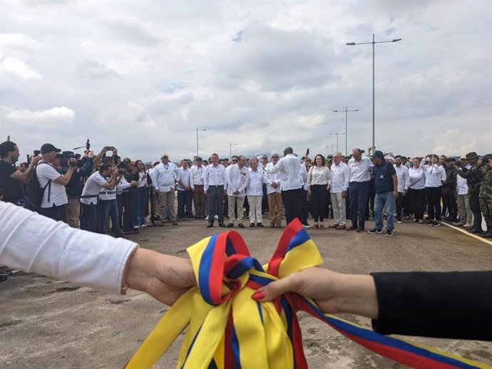Venezuela y Colombia restauran por completo su frontera con la inauguración del puente de Tienditas