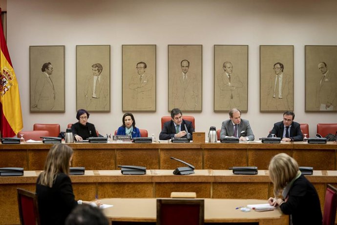 La ministra de Defensa, Margarita Robles, en la Comisión de Defensa del Congreso