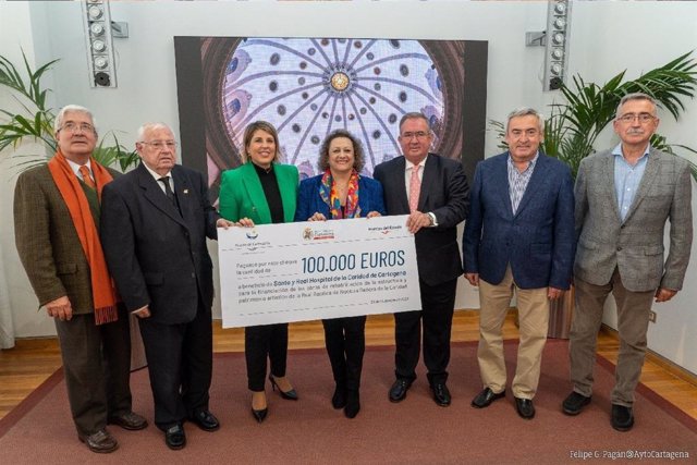 El Ayuntamiento y la APC hacen entrega de una subvención de 100.000 euros para rehabilitar la Basílica de la Caridad