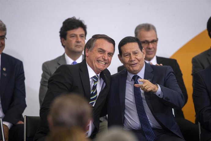 Archivo - Jair Bolsonaro y Hamilton Mourao.