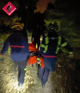Los bomberos rescatan a un corredor en el Puig Campana de Finestrat (Alicante).