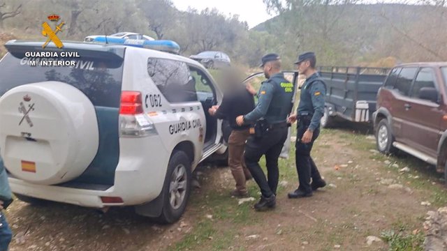 El Equipo Roca de la Guardia Civil arresta a un ganadero de Tollos por amenzar  supuestamente a los vecinos.