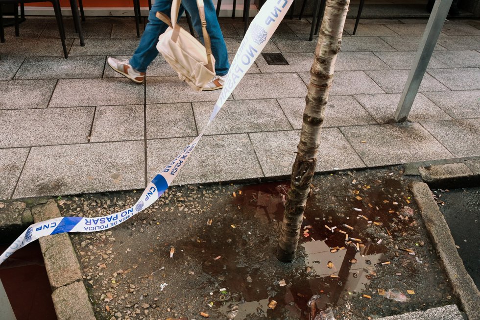 Zona acordonada donde han hallado a un joven de 31 años herido tras ser apuñalado durante una pelea, a 2 de enero de 2023, en Santiago de Compostela, A Coruña, Galicia (España). 